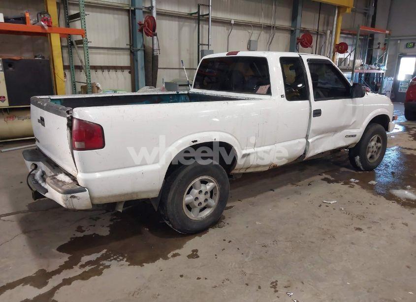 Photo 4 of 2000 Chevrolet S-10 LS (VIN 1GCDT19WXYK179539)