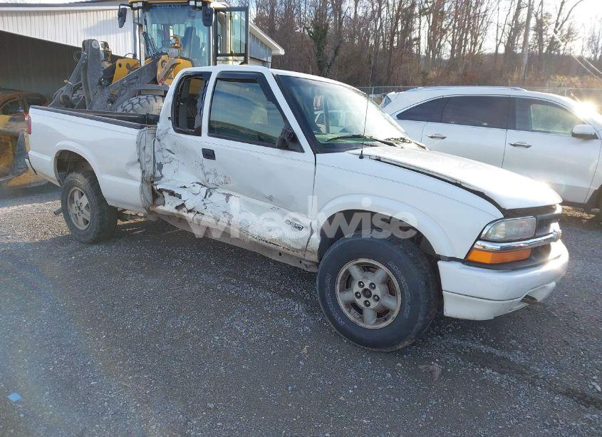 2000 Chevrolet S-10 LS (VIN 1GCDT19WXYK212880) main photo