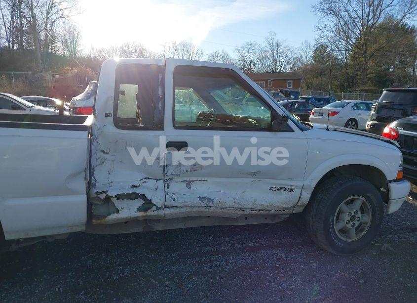 Photo 12 of 2000 Chevrolet S-10 LS (VIN 1GCDT19WXYK212880)