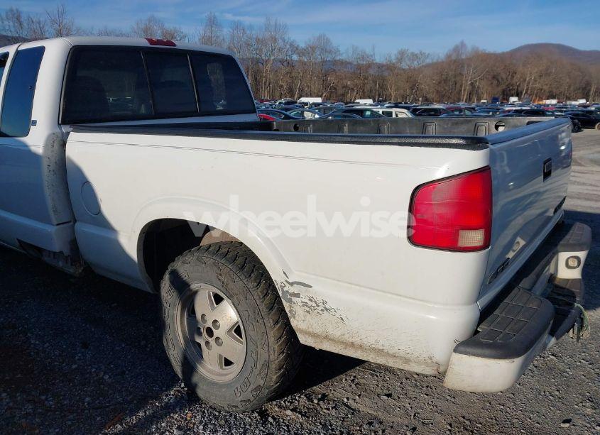 Photo 13 of 2000 Chevrolet S-10 LS (VIN 1GCDT19WXYK212880)