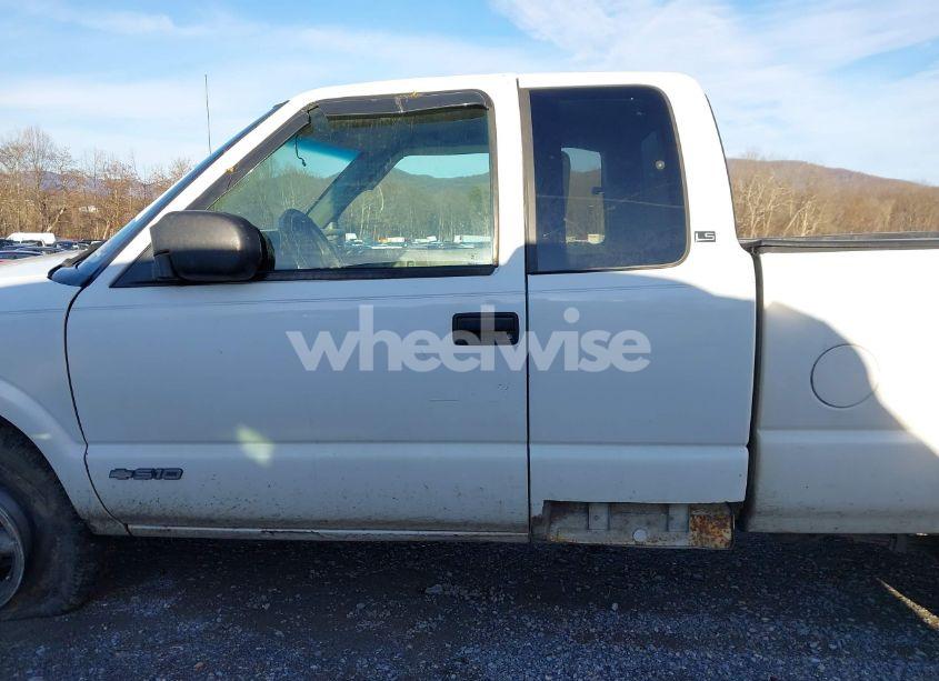 Photo 14 of 2000 Chevrolet S-10 LS (VIN 1GCDT19WXYK212880)