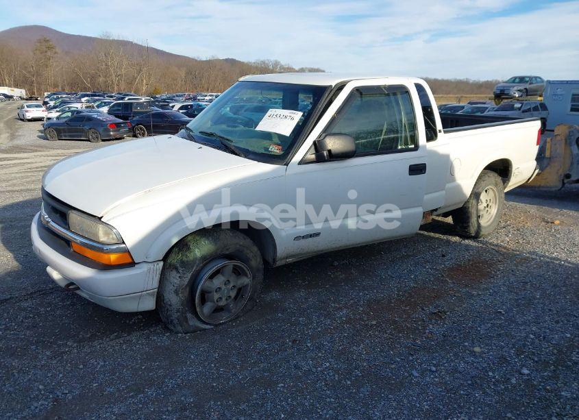 Photo 2 of 2000 Chevrolet S-10 LS (VIN 1GCDT19WXYK212880)