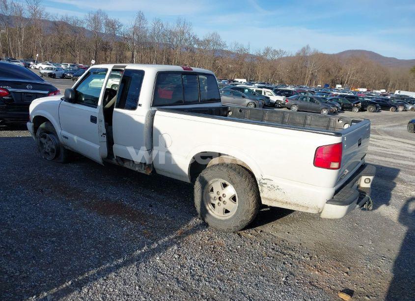 Photo 3 of 2000 Chevrolet S-10 LS (VIN 1GCDT19WXYK212880)