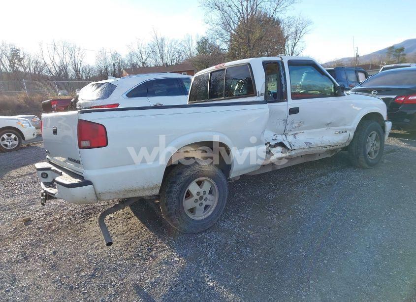 Photo 4 of 2000 Chevrolet S-10 LS (VIN 1GCDT19WXYK212880)