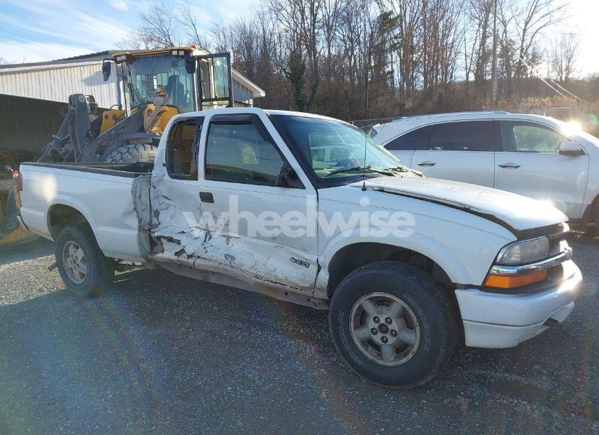Photo 6 of 2000 Chevrolet S-10 LS (VIN 1GCDT19WXYK212880)