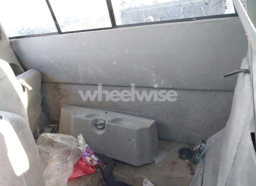 Photo 8 of 2000 Chevrolet S-10 LS (VIN 1GCDT19WXYK212880)