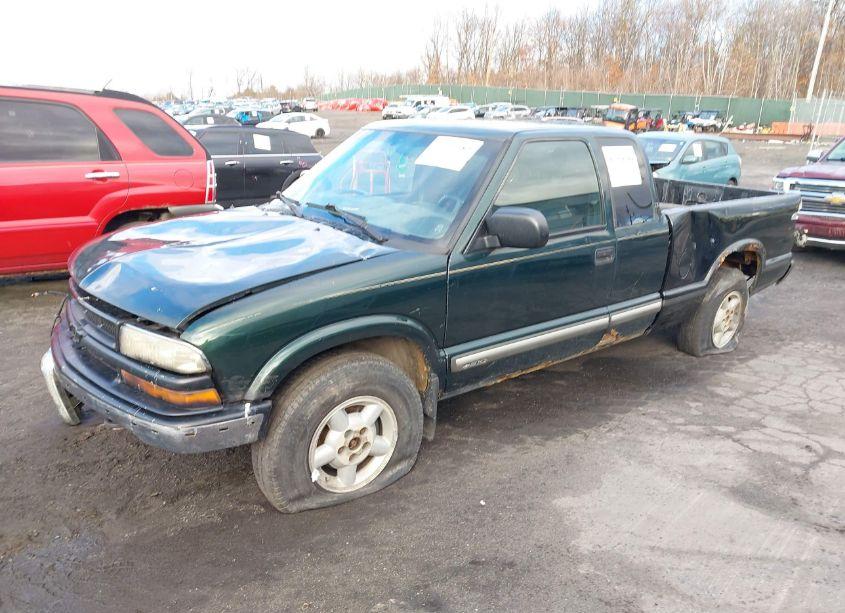 Photo 2 of 2003 Chevrolet S-10 LS (VIN 1GCDT19X238209955)