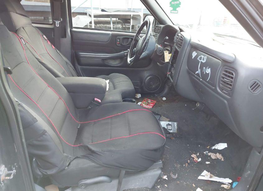 Photo 5 of 2003 Chevrolet S-10 LS (VIN 1GCDT19X238209955)