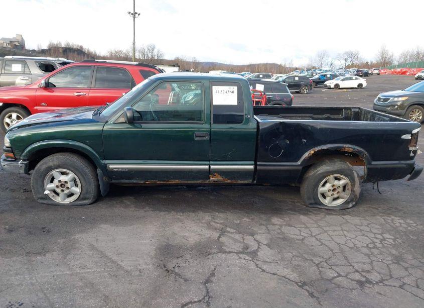 Photo 6 of 2003 Chevrolet S-10 LS (VIN 1GCDT19X238209955)