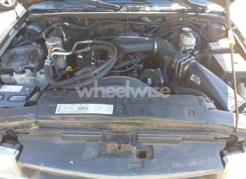 Photo 10 of 2003 Chevrolet S-10 LS (VIN 1GCDT19X238241126)