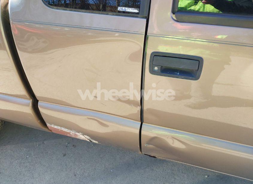 Photo 13 of 2003 Chevrolet S-10 LS (VIN 1GCDT19X238241126)