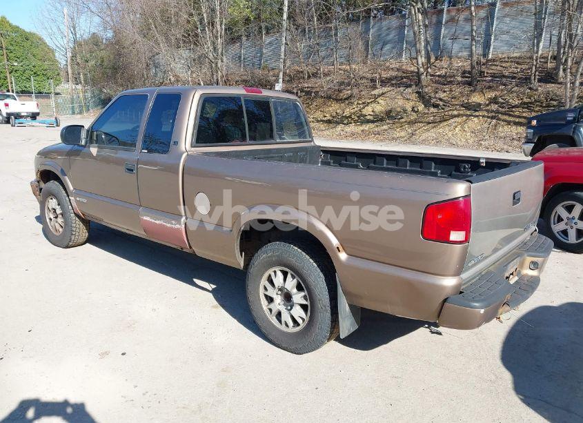 Photo 3 of 2003 Chevrolet S-10 LS (VIN 1GCDT19X238241126)