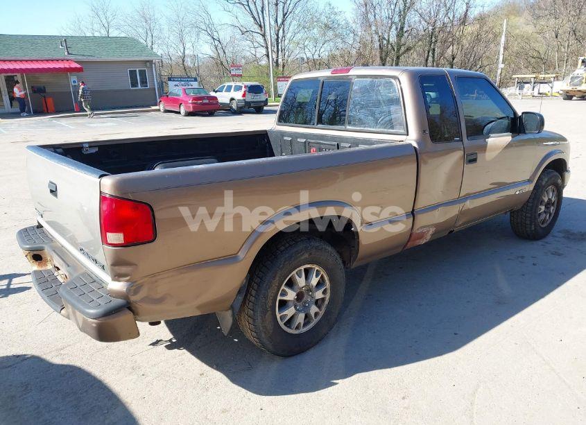 Photo 4 of 2003 Chevrolet S-10 LS (VIN 1GCDT19X238241126)