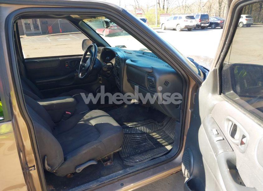 Photo 5 of 2003 Chevrolet S-10 LS (VIN 1GCDT19X238241126)