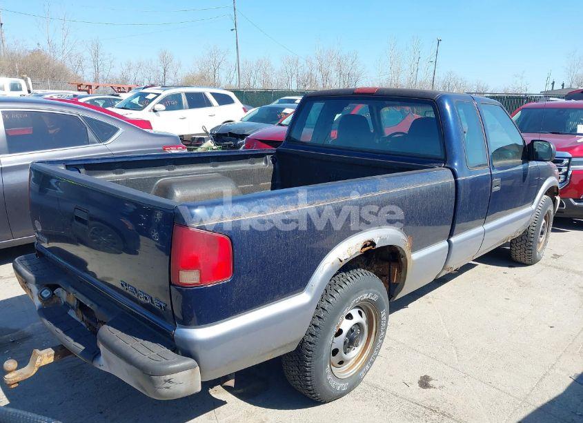 Photo 4 of 2003 Chevrolet S-10 (VIN 1GCDT19X438161956)