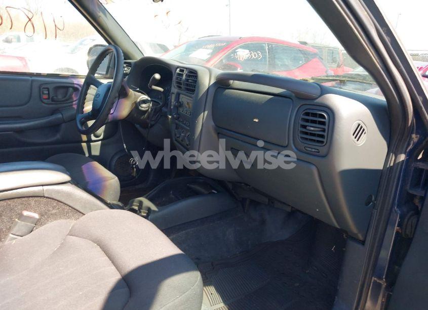 Photo 5 of 2003 Chevrolet S-10 (VIN 1GCDT19X438161956)