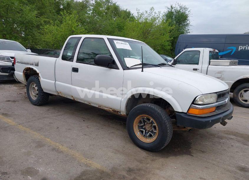 2003 Chevrolet S-10 (VIN 1GCDT19X438170043) main photo