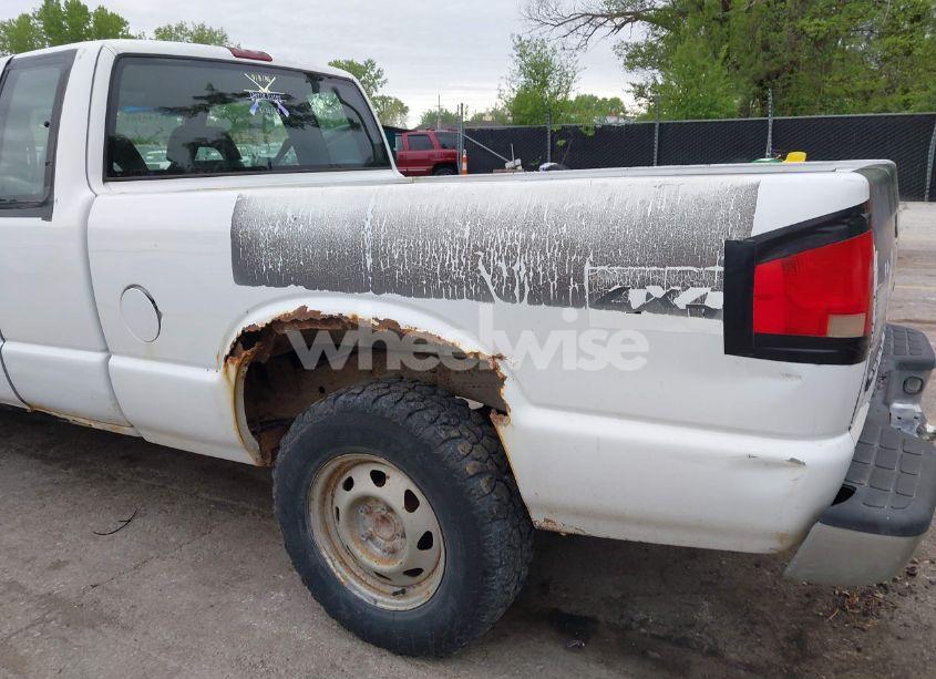 Photo 14 of 2003 Chevrolet S-10 (VIN 1GCDT19X438170043)