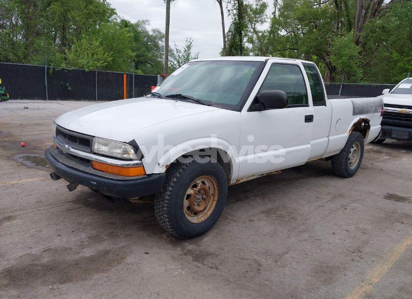 Photo 2 of 2003 Chevrolet S-10 (VIN 1GCDT19X438170043)