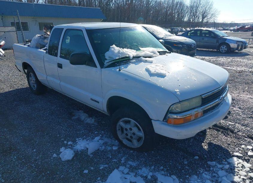 2003 Chevrolet S-10 LS (VIN 1GCDT19X438248773) main photo
