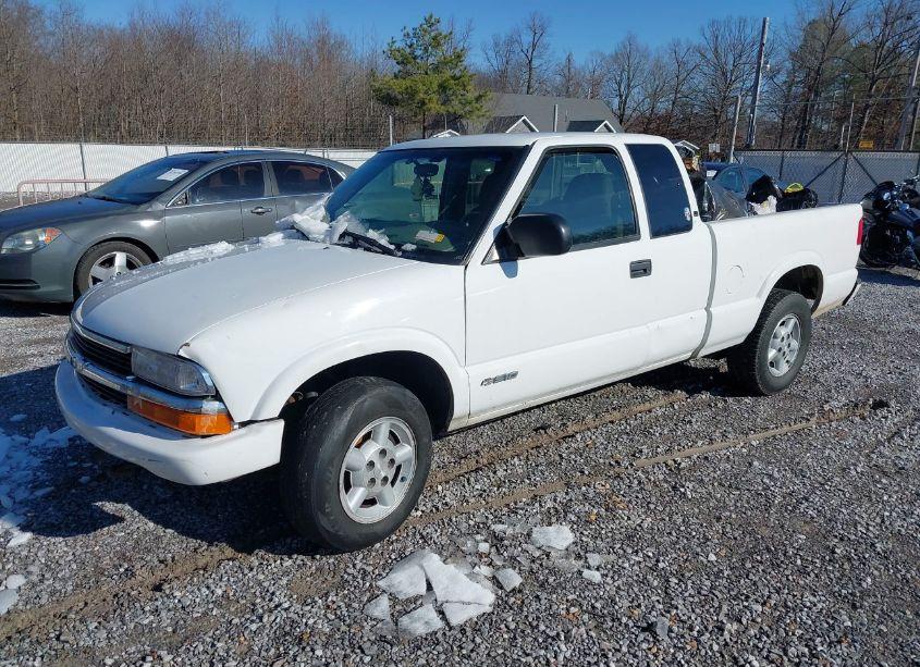Photo 2 of 2003 Chevrolet S-10 LS (VIN 1GCDT19X438248773)