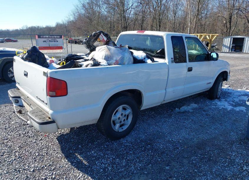 Photo 4 of 2003 Chevrolet S-10 LS (VIN 1GCDT19X438248773)