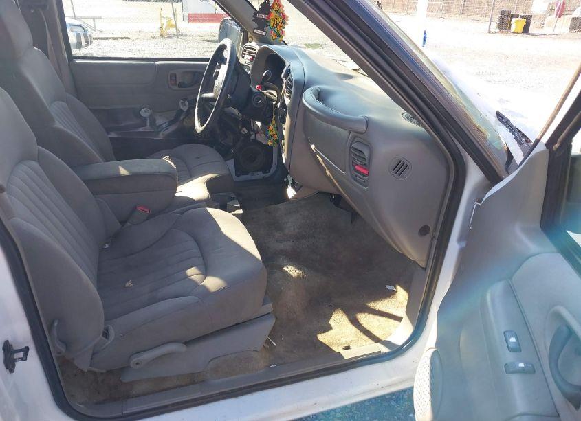 Photo 5 of 2003 Chevrolet S-10 LS (VIN 1GCDT19X438248773)