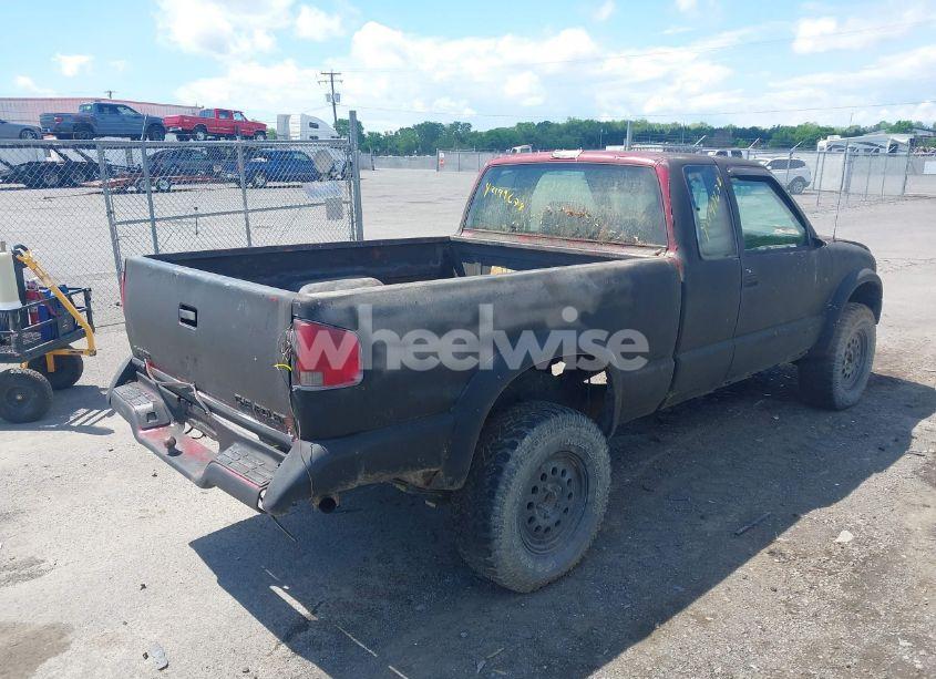 Photo 4 of 2003 Chevrolet S-10 LS (VIN 1GCDT19X638172926)