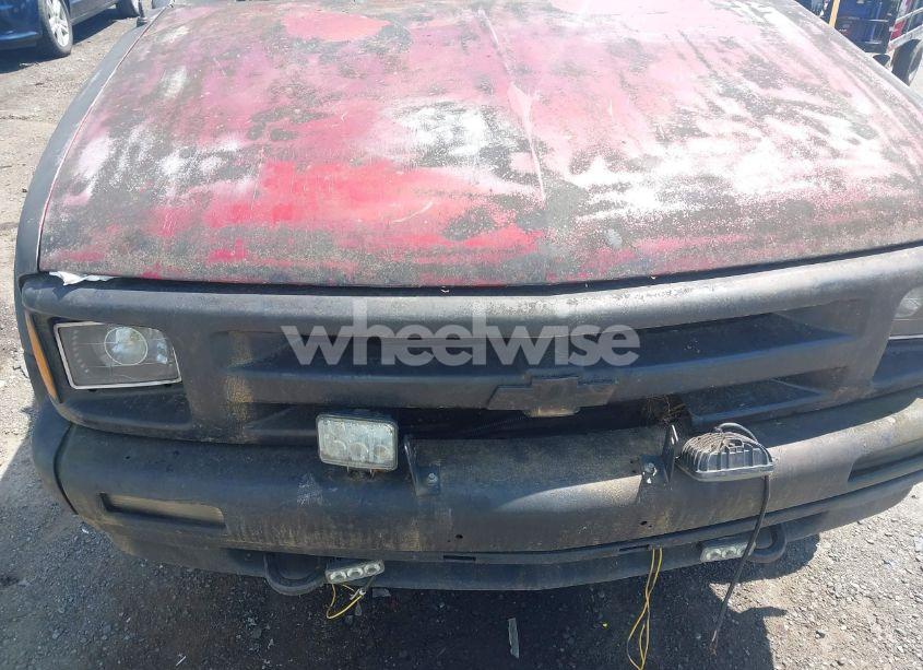 Photo 6 of 2003 Chevrolet S-10 LS (VIN 1GCDT19X638172926)