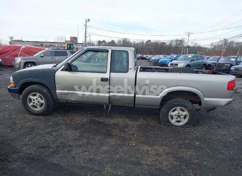 Photo 14 of 1998 Chevrolet S-10 LS (VIN 1GCDT19X6W8216010)