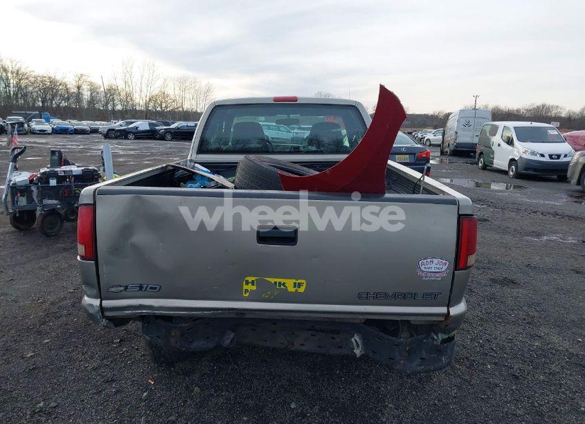 Photo 16 of 1998 Chevrolet S-10 LS (VIN 1GCDT19X6W8216010)