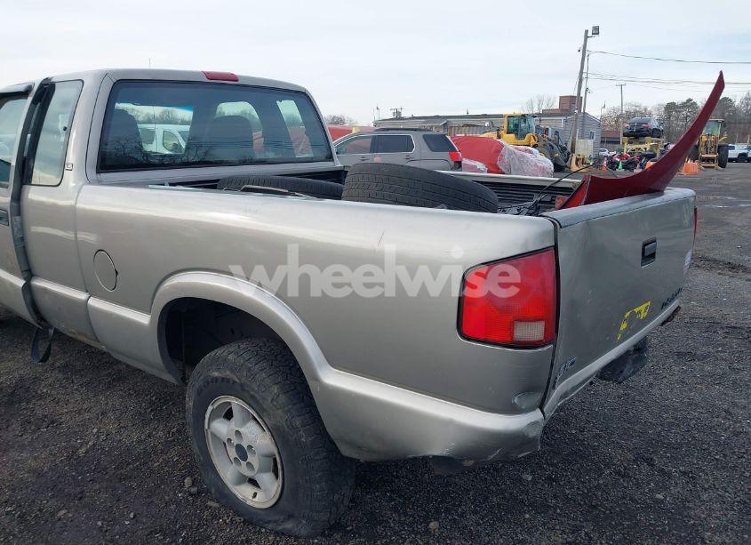 Photo 18 of 1998 Chevrolet S-10 LS (VIN 1GCDT19X6W8216010)