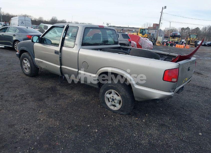 Photo 3 of 1998 Chevrolet S-10 LS (VIN 1GCDT19X6W8216010)