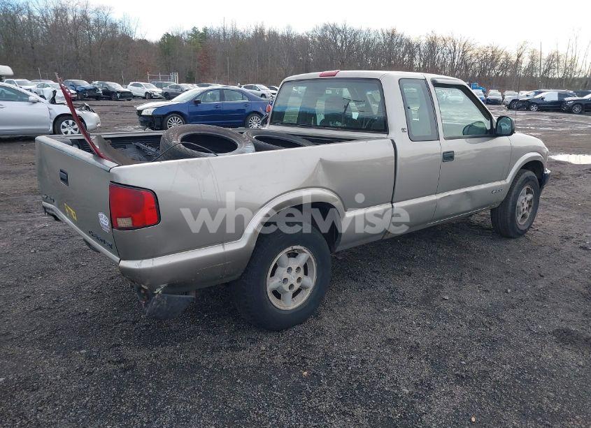 Photo 4 of 1998 Chevrolet S-10 LS (VIN 1GCDT19X6W8216010)
