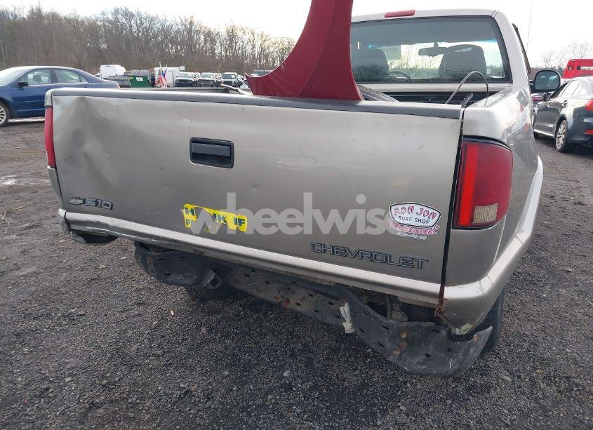 Photo 6 of 1998 Chevrolet S-10 LS (VIN 1GCDT19X6W8216010)