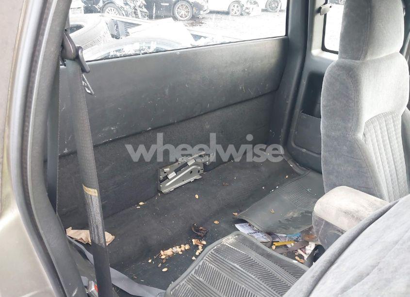 Photo 8 of 1998 Chevrolet S-10 LS (VIN 1GCDT19X6W8216010)