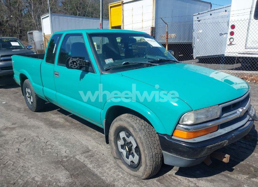 1999 Chevrolet S-10 LS (VIN 1GCDT19X6X8189022) main photo