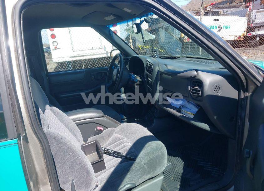 Photo 5 of 1999 Chevrolet S-10 LS (VIN 1GCDT19X6X8189022)