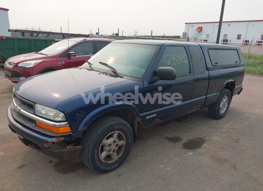 Photo 2 of 2003 Chevrolet S-10 LS (VIN 1GCDT19X738135867)