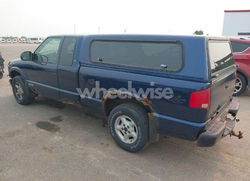 Photo 3 of 2003 Chevrolet S-10 LS (VIN 1GCDT19X738135867)