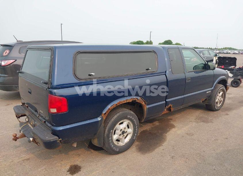 Photo 4 of 2003 Chevrolet S-10 LS (VIN 1GCDT19X738135867)