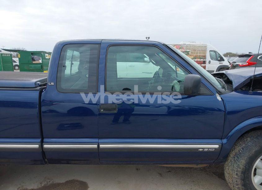 Photo 13 of 2003 Chevrolet S-10 LS (VIN 1GCDT19X838270114)