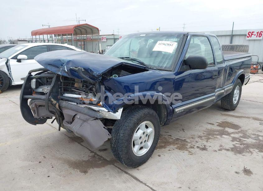 Photo 2 of 2003 Chevrolet S-10 LS (VIN 1GCDT19X838270114)