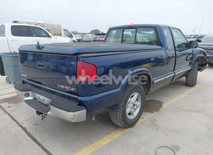 Photo 4 of 2003 Chevrolet S-10 LS (VIN 1GCDT19X838270114)