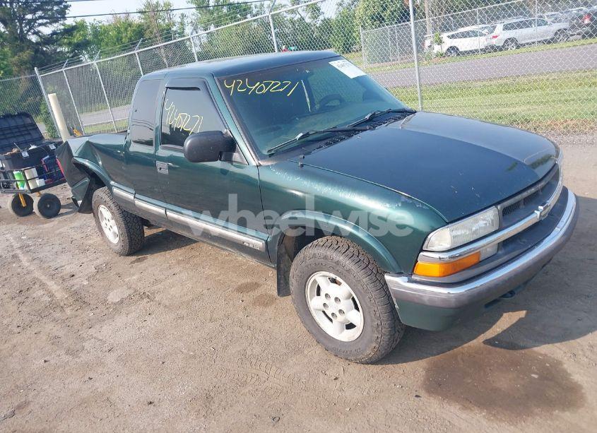 2003 Chevrolet S-10 LS (VIN 1GCDT19X938146546) main photo