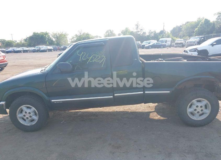 Photo 14 of 2003 Chevrolet S-10 LS (VIN 1GCDT19X938146546)