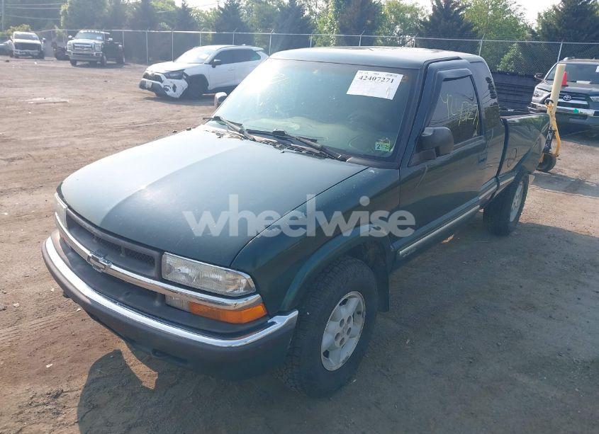 Photo 2 of 2003 Chevrolet S-10 LS (VIN 1GCDT19X938146546)