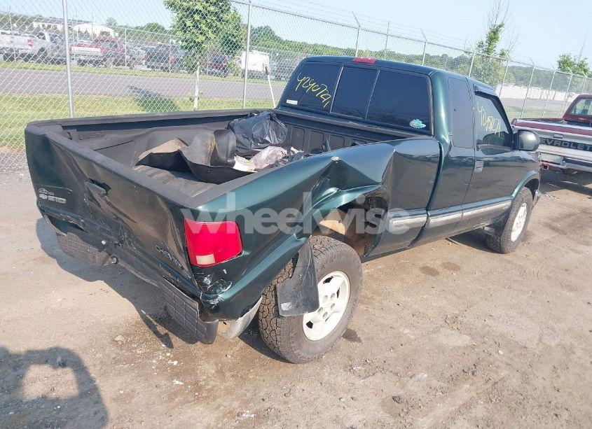 Photo 4 of 2003 Chevrolet S-10 LS (VIN 1GCDT19X938146546)