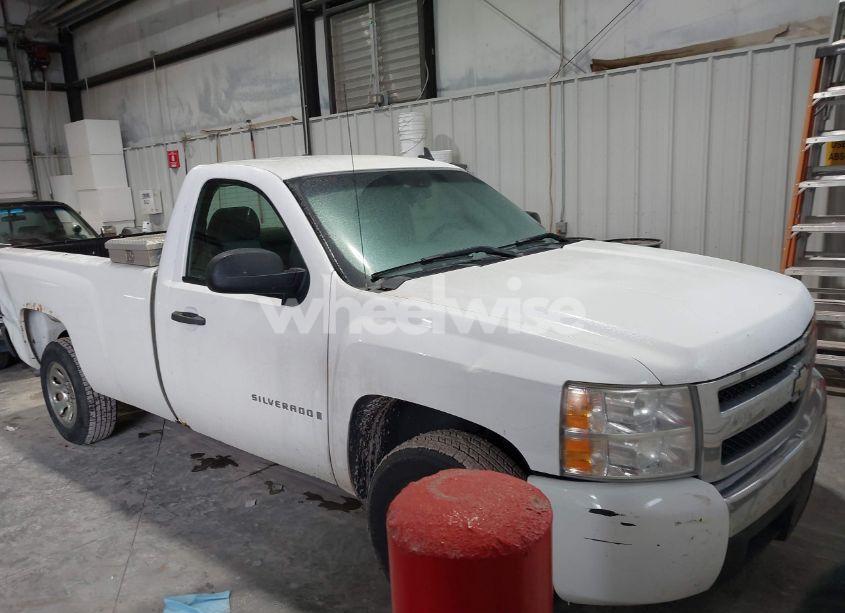 2007 Chevrolet Silverado 1500 WORK TRUCK (VIN 1GCEC14C27Z621320) main photo