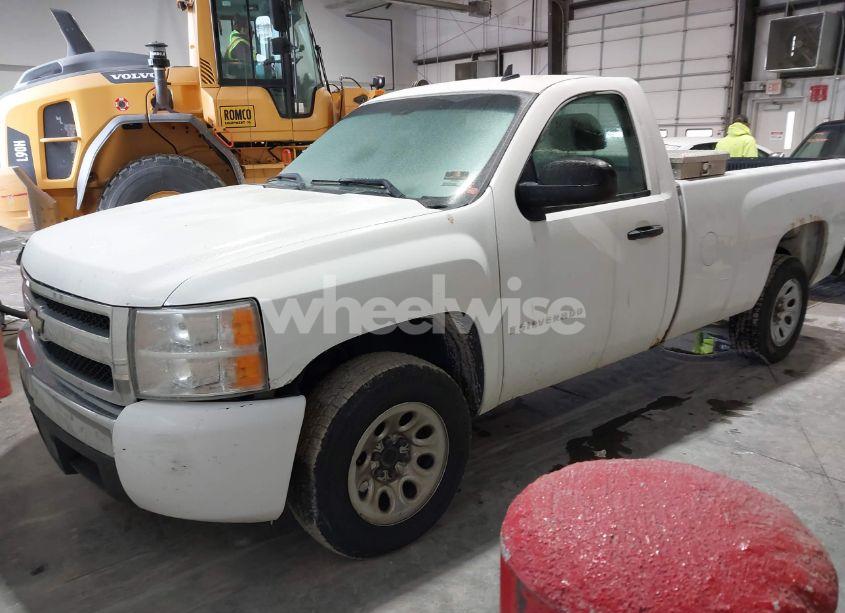 Photo 2 of 2007 Chevrolet Silverado 1500 WORK TRUCK (VIN 1GCEC14C27Z621320)
